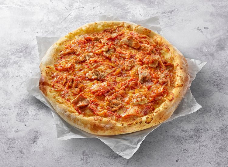 「超值必勝嗑」優惠，包含「和風章魚燒」、「夏威夷」、「韓式泡菜燒肉」等8款口味，即日起至11月7日，平日外帶小比薩只要149元起，單點大比薩也只要199元起。業者提供