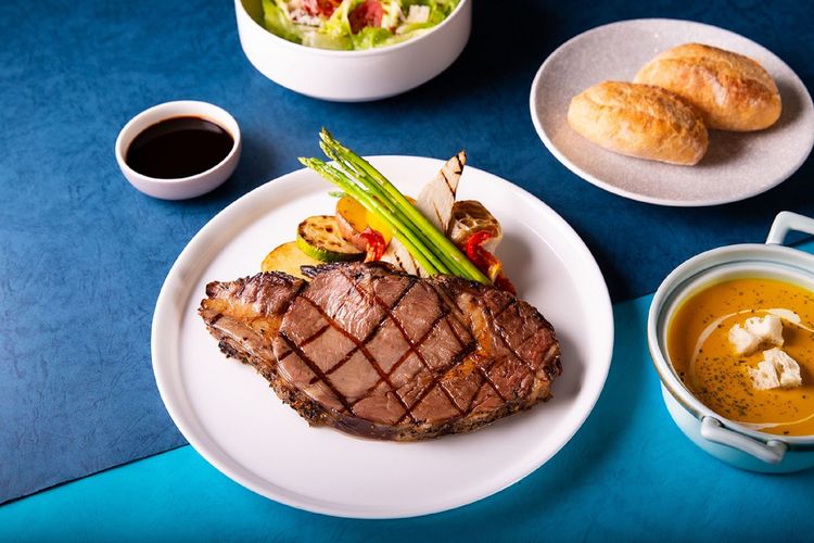 Lobby Lounge「美國爐烤肋眼牛排8盎司單人套餐券」，每張899元，享買五送一。台北萬豪酒店提供