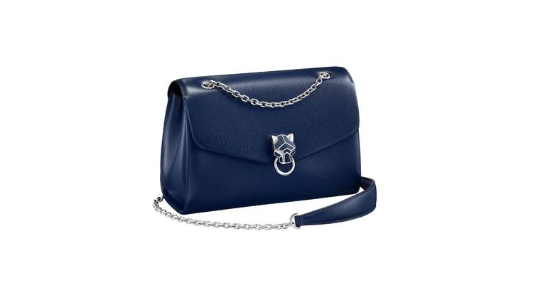 Panthère de Cartier海軍藍美洲豹小型款鍊帶包，約10萬元。品牌提供