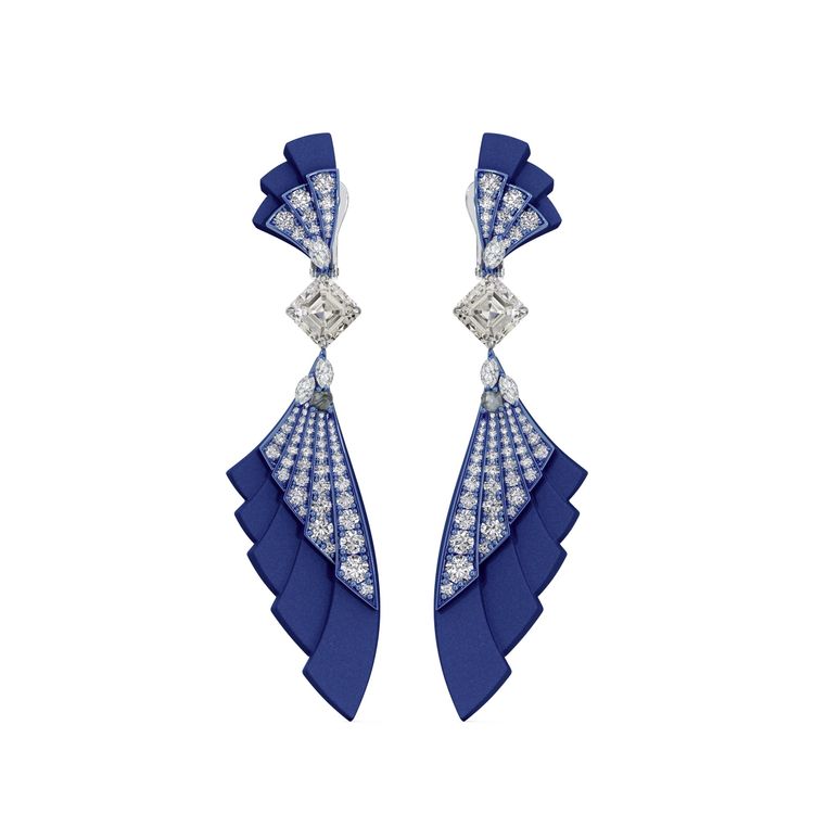 Ascending Shadows吊墜耳環，約1215萬元。品牌提供