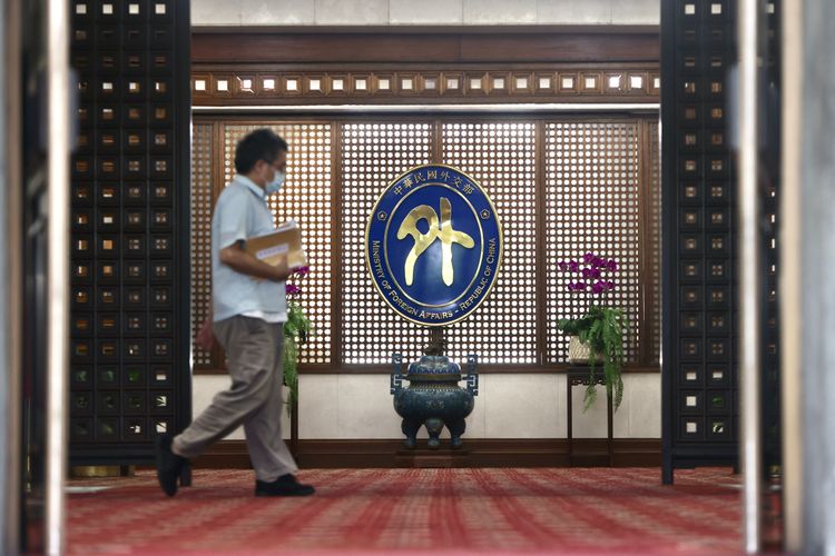 外交部说明,截至9月23日止,驻胡志明市办事处受理国人在柬埔寨求职受骗求援案件协助名单共639人,其中393人尚未返台。林林摄