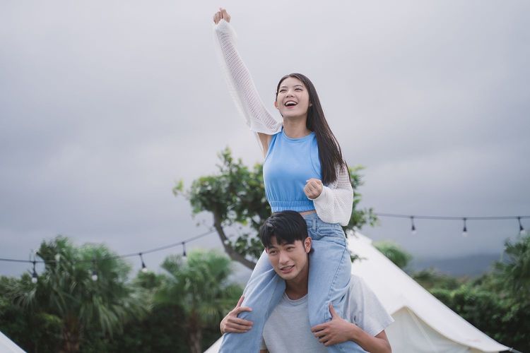 吳玳慈（後）苦追王新凱，希望未來有反轉。TVBS提供