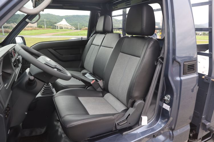 座椅僅有駕駛座可調整椅背角度，以務實考量的坐姿舒適度自然受到限制。翁玉信攝