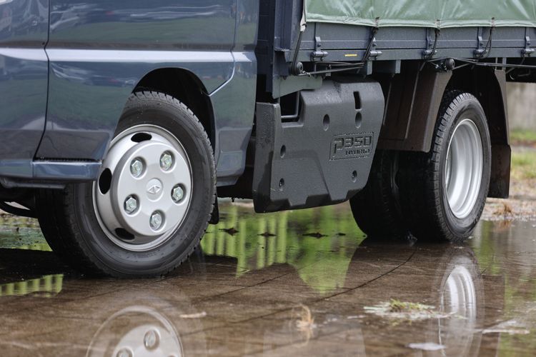 ISG油電動力的電池組就攝在車身左方，實際可用容量為1.9kWh。翁玉信攝