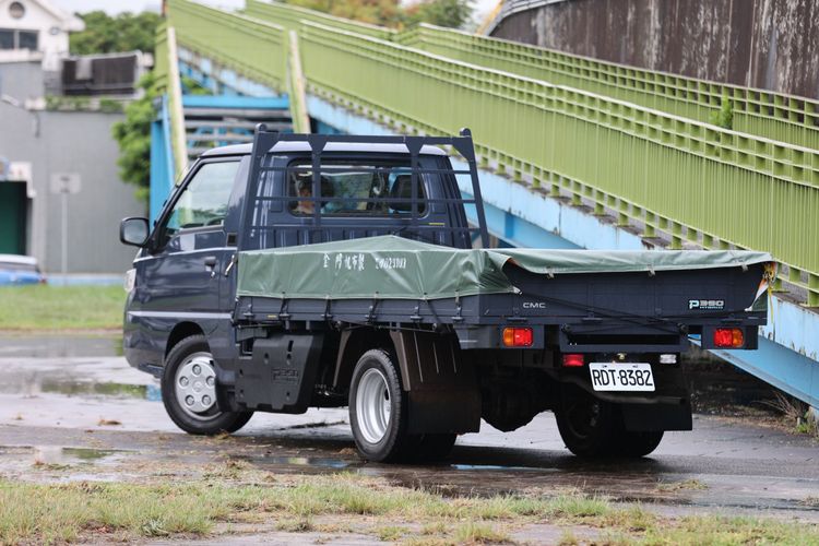 堅兵P350 Hybrid除了試駕的標準貨床版，另外也有底盤車及冷鏈用底盤車選擇，售價介於72.5萬元到74.9萬元之間。翁玉信攝