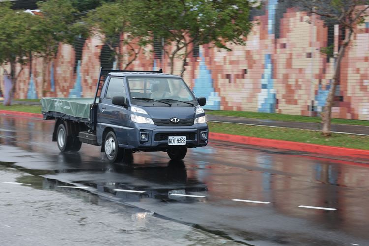 一旦將轉速拉升到約莫近3000rpm的中轉速域之後，就可以明顯感受到堅兵P350 Hybrid源源不絕的推進力，在動力模式下更是有感。翁玉信攝