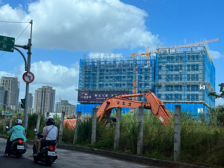 塭仔圳市地重劃啟動，拉抬周圍自辦重劃區新案身價。楊明峰攝