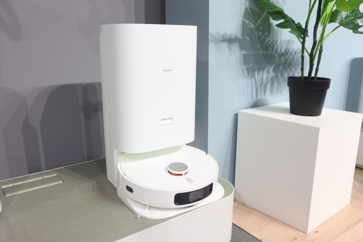 Xiaomi X10+搭配四合一基座。翁玉信攝