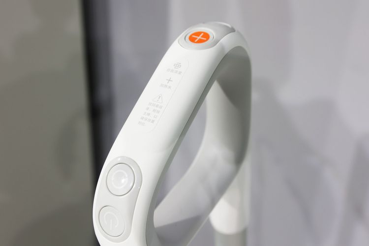 能藉由高溫清水軟化除垢。翁玉信攝