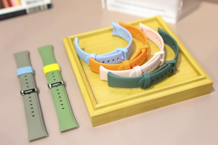 小米手環7 Pro可搭配6款風格錶帶。翁玉信攝