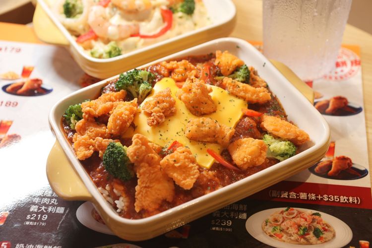 除了比薩，菜單上還有義大利麵、飯等選擇。翁玉信攝