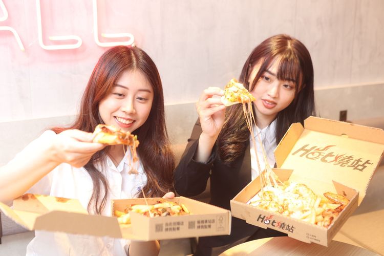 必勝客「Hot燒站」，集結美式、義式、港式料理現點現烤，不用排隊就能享受熱騰騰出爐美食。翁玉信攝