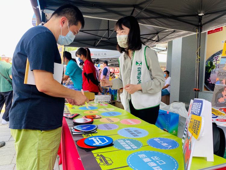 民眾闖關換好禮。王志弘攝