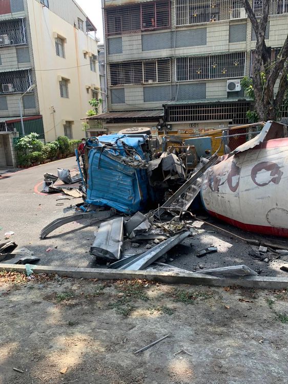 水泥車斷裂。讀者提供