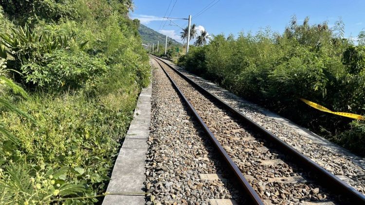 南迴鐵路太麻里南坑事故現場拉起封鎖線。鐵路警察局花蓮分局提供