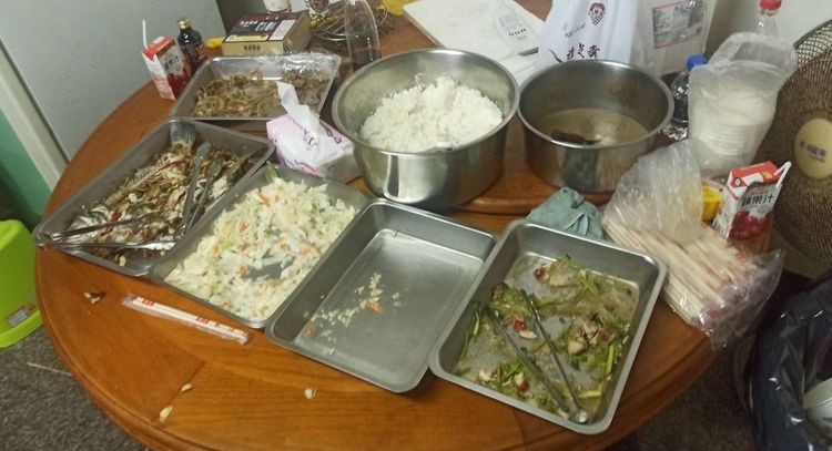 賭場提供免費消夜讓賭客盡情享用。民眾提供