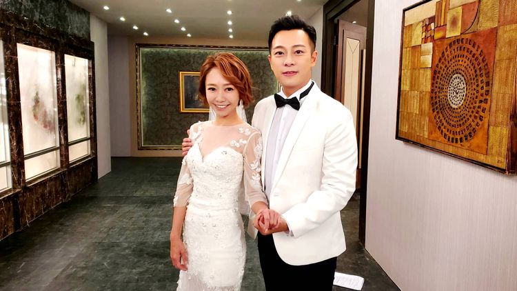 林則希（右）和何依霈劇中結婚。三立提供