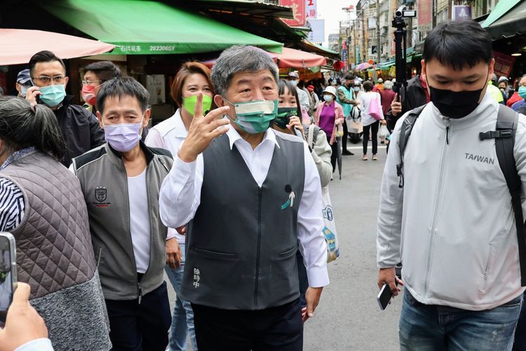 陳時中（中）說，韓國瑜還是有他一定的吸引力。趙世平攝