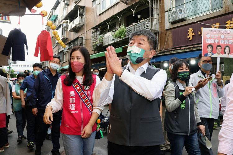 陳時中（前右）說，屬於個人自由的部分，都不反對。趙世平攝