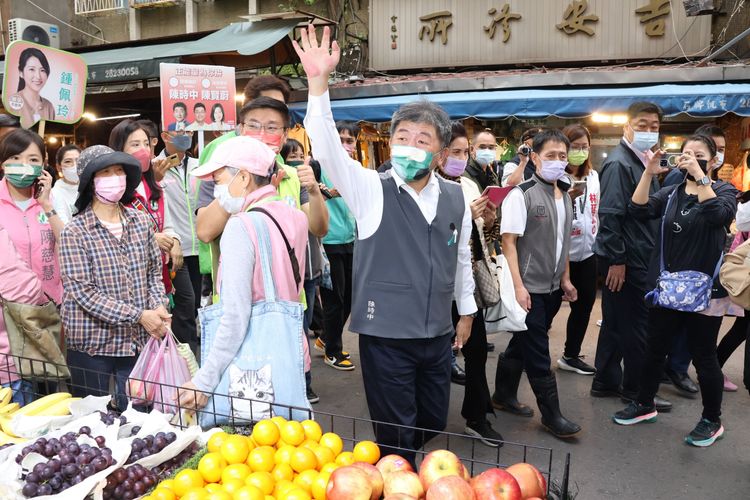 陳時中（中）情緒並未受影響。趙世平攝