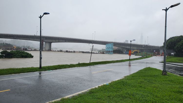 基隆河水位高。吳慧玲攝