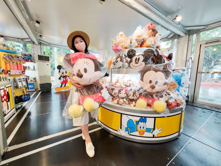 可選購的迪士尼相關商品十分豐富多元。田欣雲攝