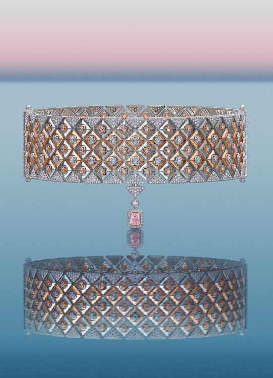 Dusk Reflection頸鍊，鑲嵌1.13克拉濃彩粉鑽，約4045萬元。品牌提供