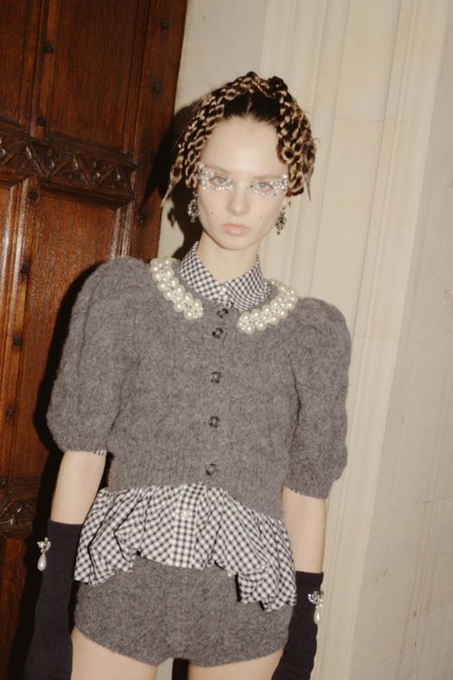 細節滿滿的針織衫是宋安本人最推薦入手的品項。喜事國際提供