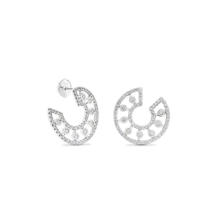 Dewdrop 18K白金鑲鑽耳環，24萬1000元。品牌提供