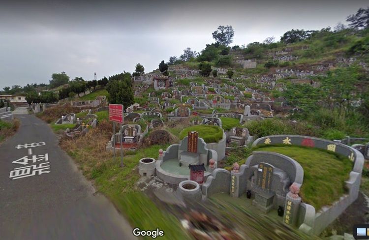 覆鼎金公墓原本為高雄最大墓區，如今已遷葬。翻攝google map