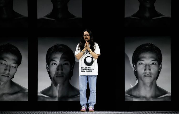 GUCCI創意總監Alessandro Michele謝幕，他以擁有雙胞胎媽媽的「恩典」而著迷於成雙的意象，催化出Twinsburg雙生之境系列的創作思考。品牌提供