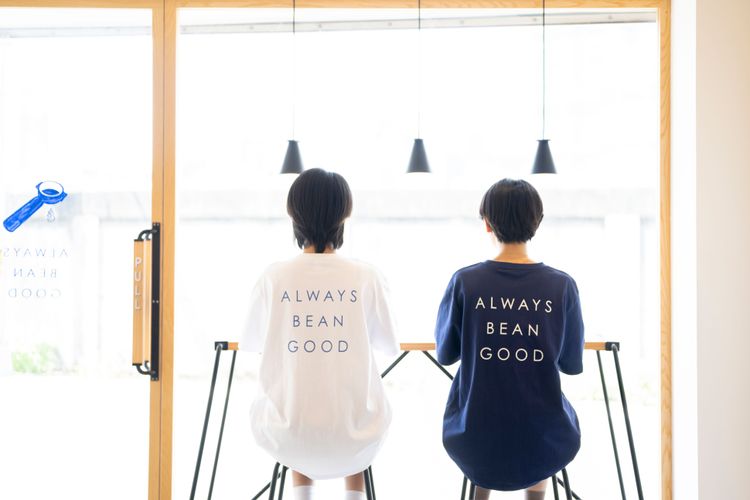 ABG Coffee品牌限定Tee延續品牌的兩款經典色系。業者提供