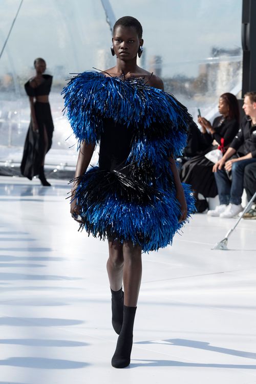 Alexander McQueen 2023春夏女裝大秀。品牌提供