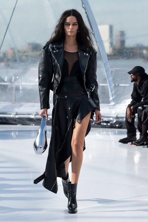 Alexander McQueen 2023春夏女裝大秀。品牌提供