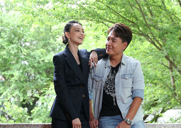 姚以緹（左）在《科學少女》與王傳一（右）飾演夫妻。陳明中攝