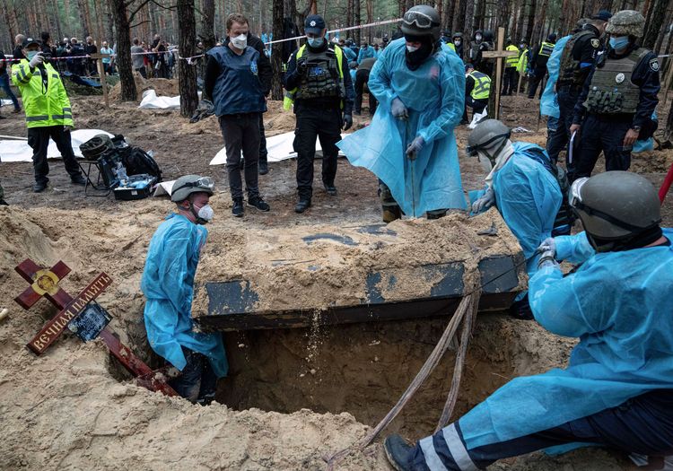 澤連斯基表示，當地發現超過400具遺體，甚至有兒童。美聯社