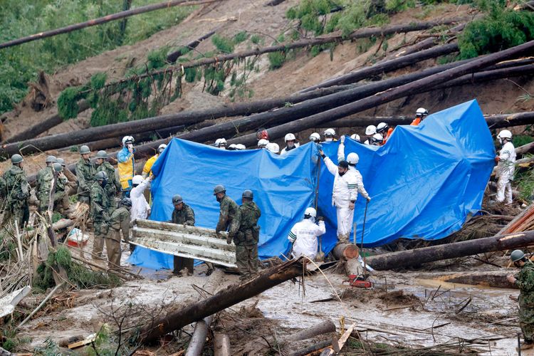 19日宮崎縣三股町發生土石流。美聯社