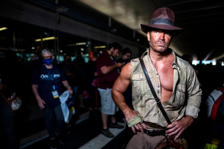 這名《法櫃奇兵》影迷相貌酷似男主角哈里遜福特。美聯社