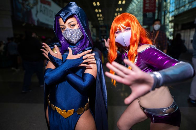 活動在紐約曼哈頓的賈維茲會展中心舉行，這兩人扮成《少年悍將》的角色。美聯社