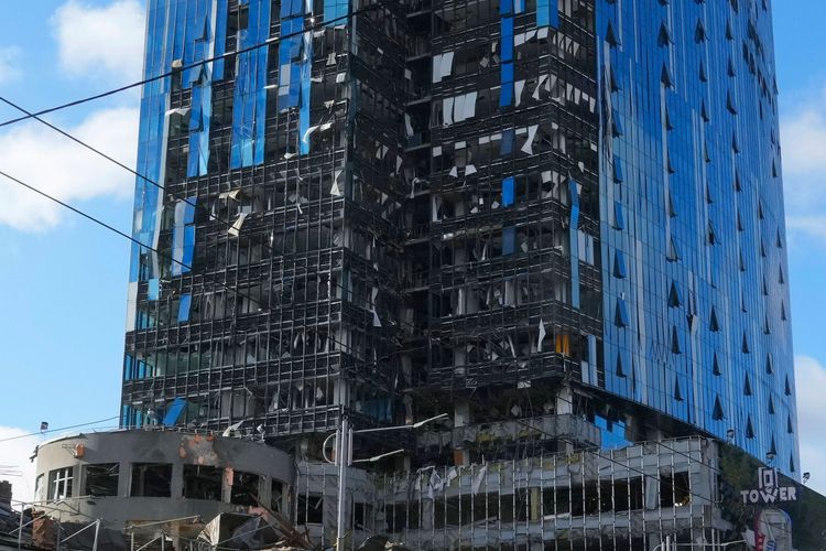 基輔市一棟大樓在爆炸中毀損。美聯社