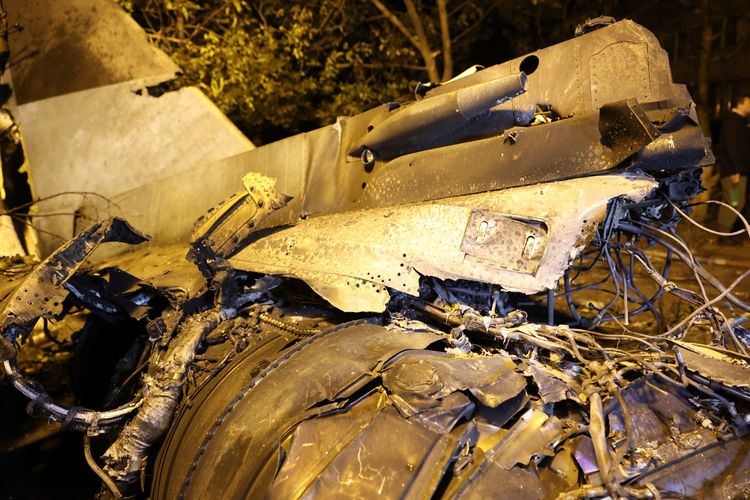 現場發現的飛機殘骸。美聯社