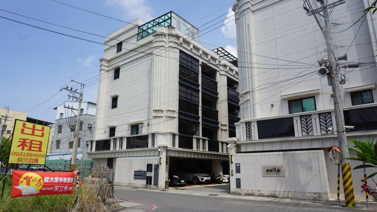 區段屋齡4年中古屋成交最高已逼近1500萬元。葉家銘攝