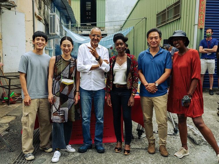 演員張豐豪（左起）、演員吳可熙、導演Abderrahmane SISSAKO、演員Nina Mélo、演員張翰、演員Isabelle Kabano參加開鏡儀式。高雄市電影館提供