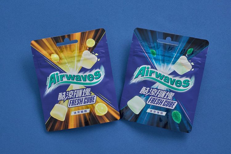 無糖口香糖品牌Airwaves推出革命性全新嚼感新系列「酷涼FUN塊」。業者提供