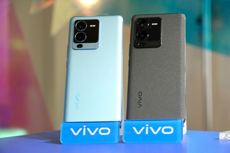 V25 Pro 5G共有 「水漾藍」、「星光黑」兩色， 12 GB+256GB 建議售價17,990元。陳志淵攝