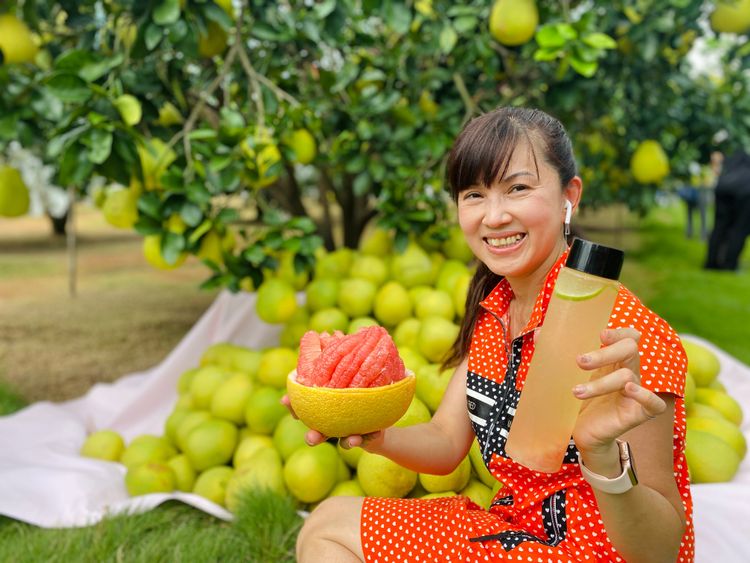 紅柚鮮紅果肉相當討喜，風味獨特。王志弘攝