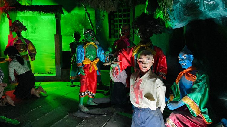 場景驚悚，吸引不少人前來試膽。王志弘攝