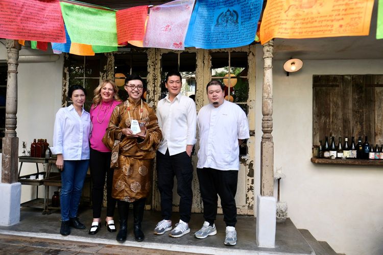 香色主廚Chef Steve還特別在最後換裝藏服，讓評審團印象深刻，而這件藏服也是Steve與老婆在西藏結婚時穿的衣服。陳志淵攝