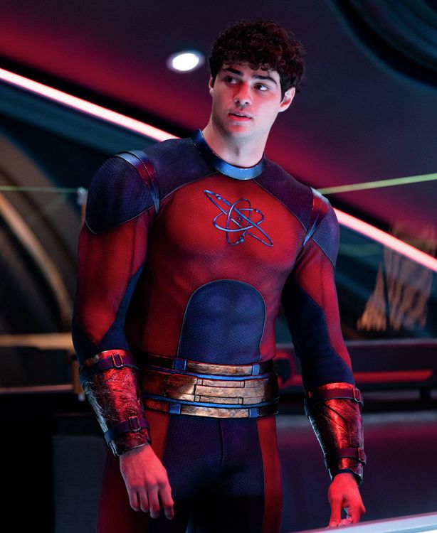 原子毀滅者是初出茅廬的新世代超級英雄。華納兄弟影業提供