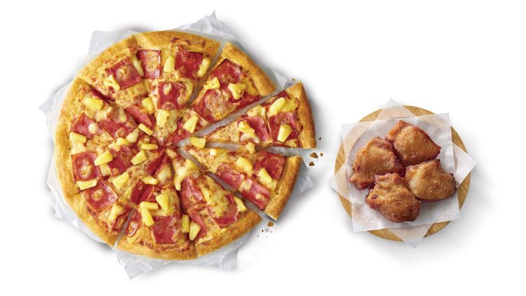 必勝客「夏威夷大比薩加BBQ厚燒醬烤(4排)」隨饗券，平均每套275元，相當於38折。業者提供